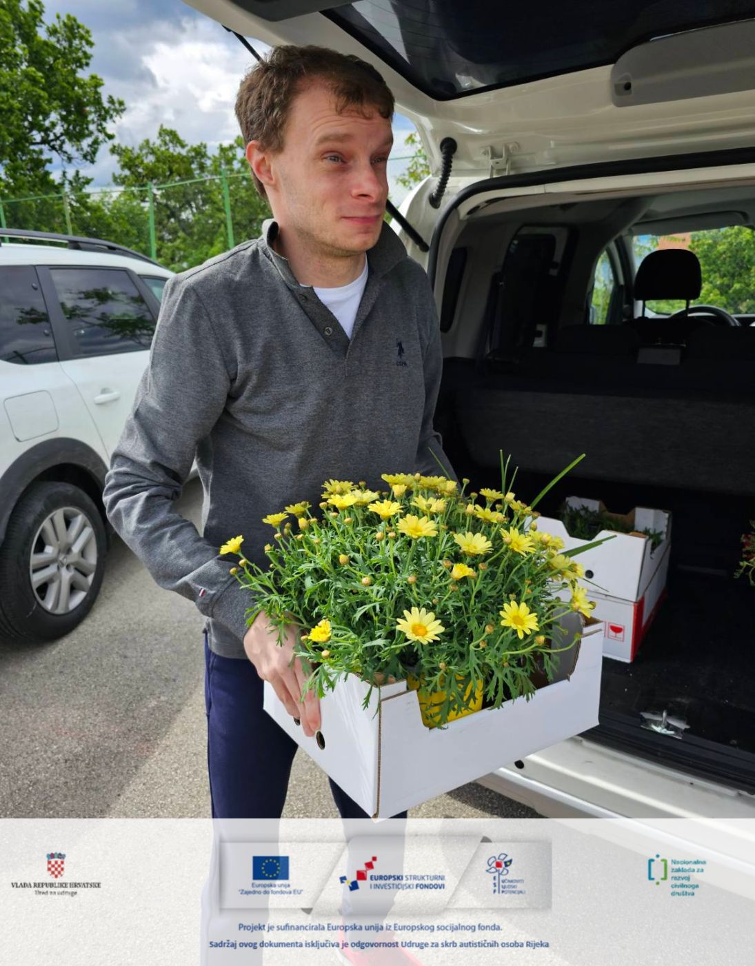 10-1 Radionica izrade ukrasnih vaza za cvijeće održana 18.5.2023. u sklopu projekta „Pametna udruga – pokretač promjena u zajednici“ UP.04.2.1.11.0453