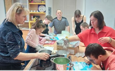 Frizerska radionica i radionica izrade sapuna održane 5.5.2023. u sklopu projekta „Pametna udruga – pokretač promjena u zajednici“ UP.04.2.1.11.0453